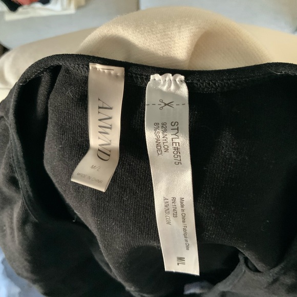 Black V-Neck Crop Top - Picture 4 of 4